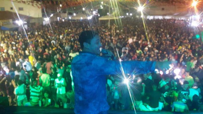 LUAN PEGADA QUENTE E SHOW DOS 3 FIZERAM SHOW EM ALTO ESTILO NO SÃO PEDRO DE ASSUNÇÃO