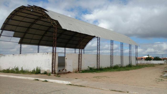 PREFEITO GARANTE RECUPERAÇÃO COMPLETA DE GINÁSIO ATRAVÉS DE RECURSO CONSEGUIDO POR DEPUTADO